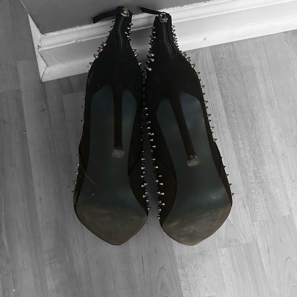 Steve Madden Virtuous-S Black Spiked Stiletto Heels Size 10M - Picture 5 of 7